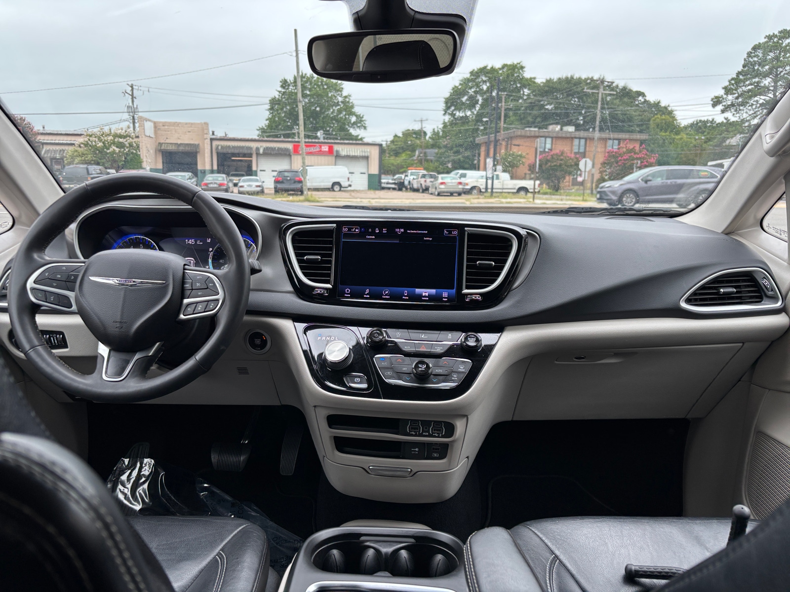 Thumbnail: 2022 Chrysler Pacifica - 3