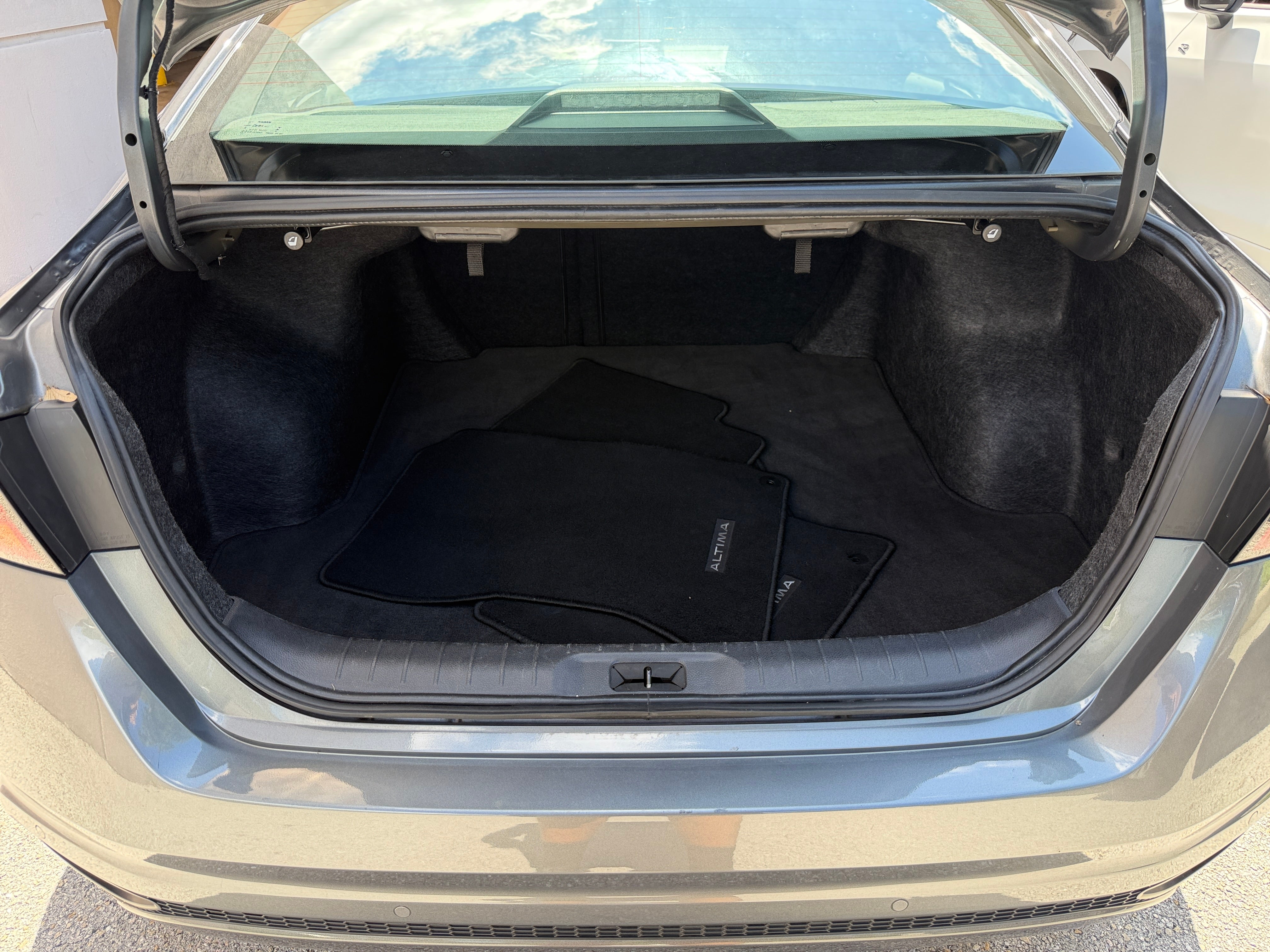 2025 Nissan Altima SV - Photo 7