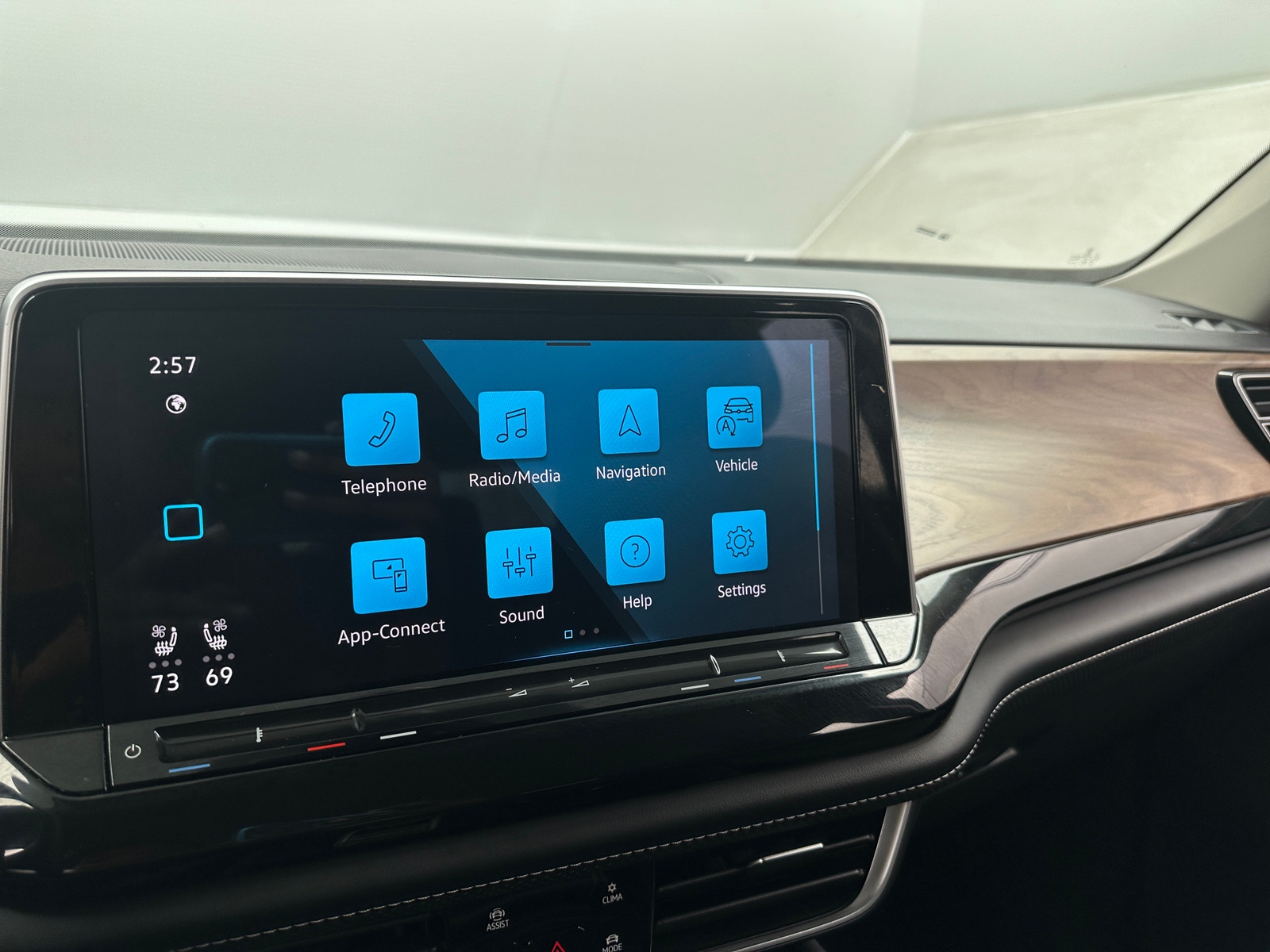 Thumbnail: 2024 Volkswagen Atlas - 3