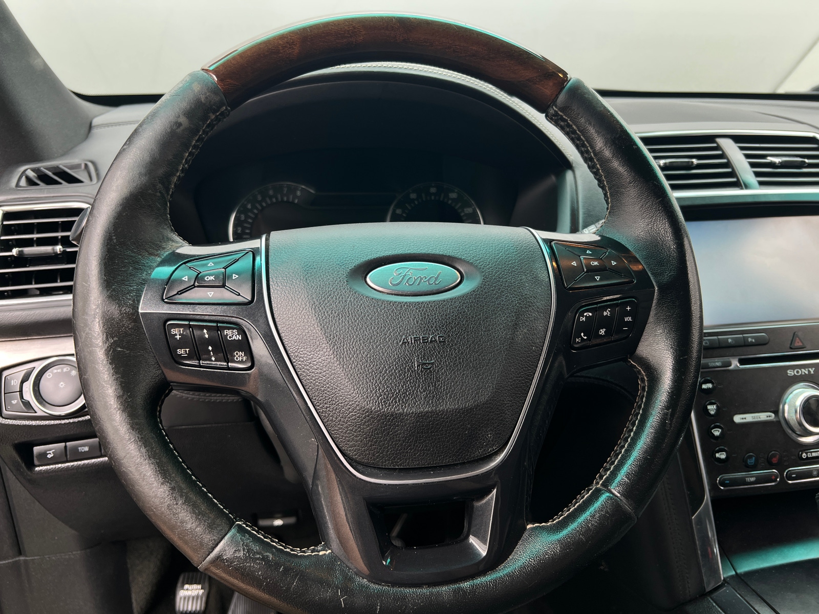 Thumbnail: 2016 Ford Explorer - 4