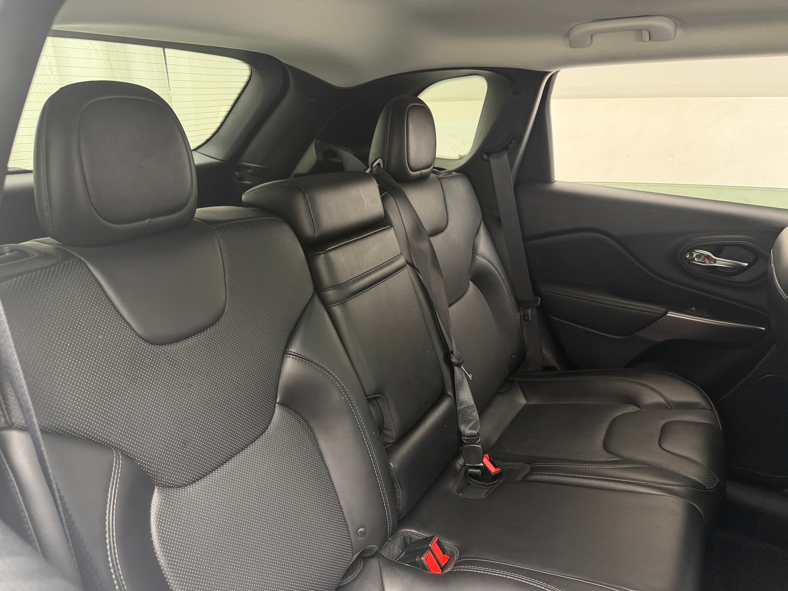 Thumbnail: 2019 Jeep Cherokee - 5