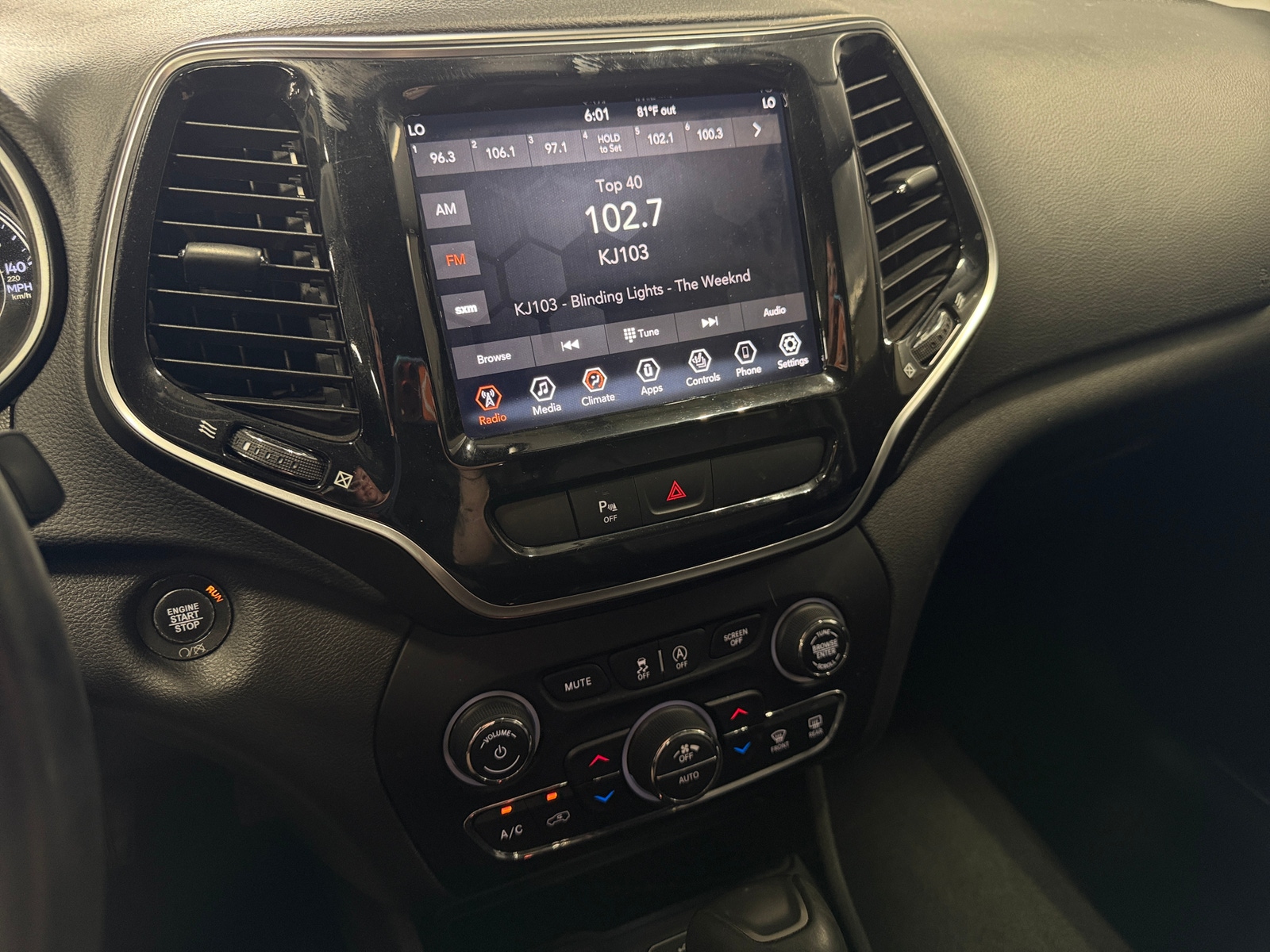 Thumbnail: 2019 Jeep Cherokee - 3