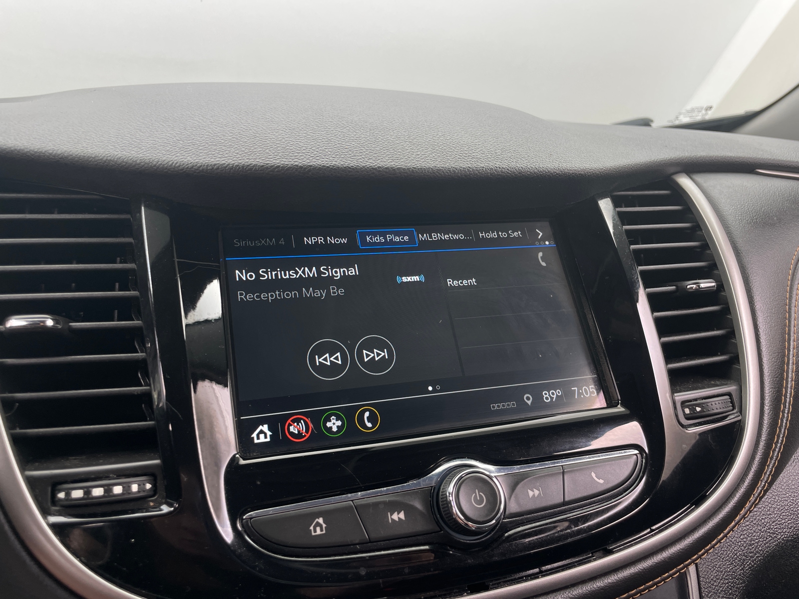 Thumbnail: 2018 Chevrolet Trax - 3