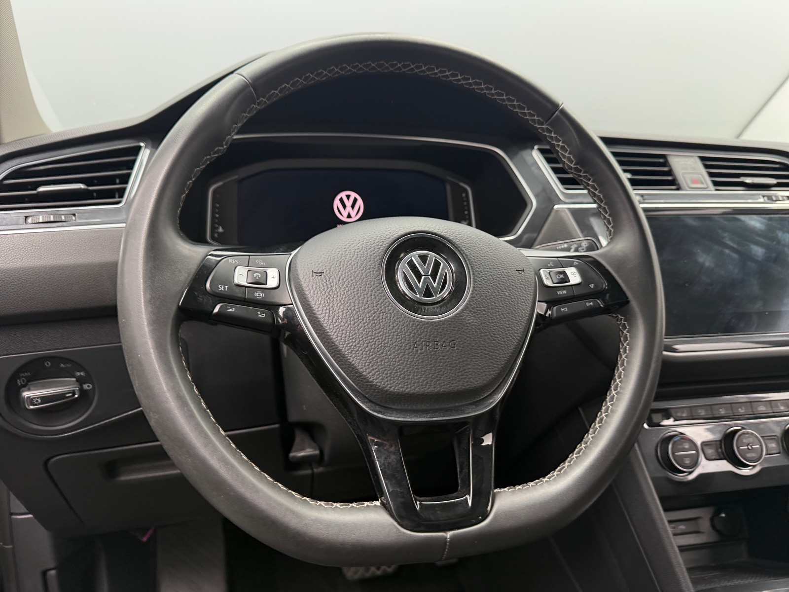 Thumbnail: 2021 Volkswagen Tiguan - 4