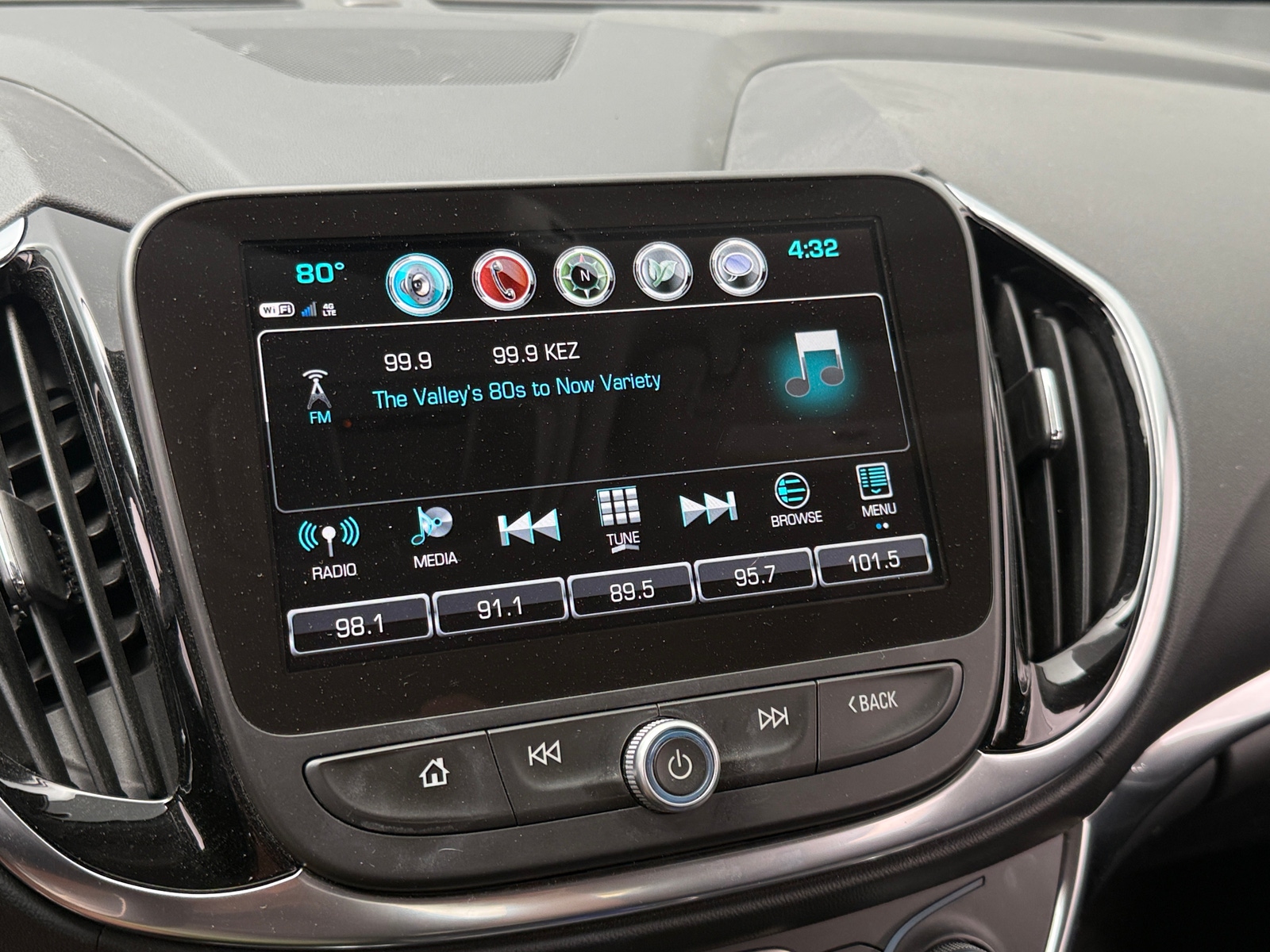 Thumbnail: 2018 Chevrolet Volt - 3