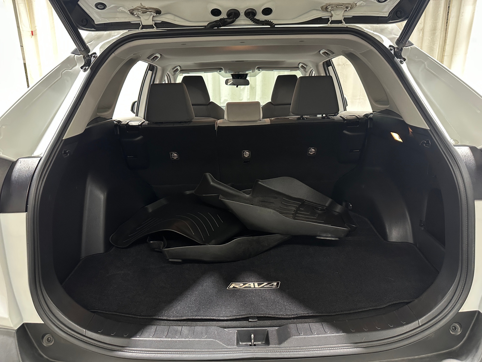 Thumbnail: 2020 Toyota RAV4 - 7