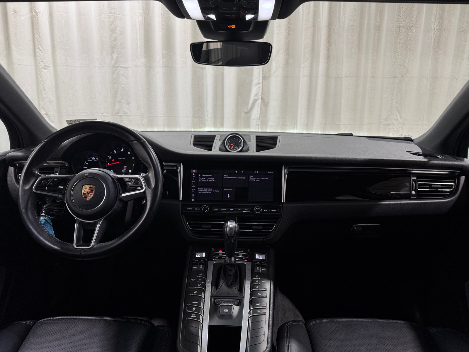 Thumbnail: 2020 Porsche Macan - 2