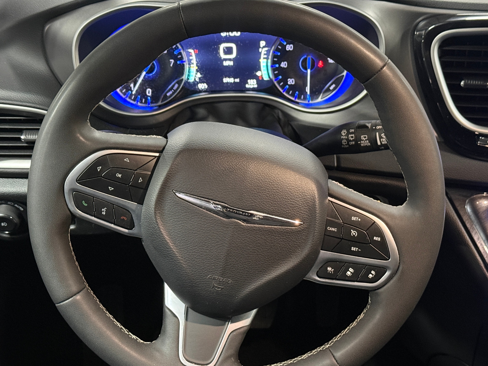 Thumbnail: 2025 Chrysler Pacifica - 4