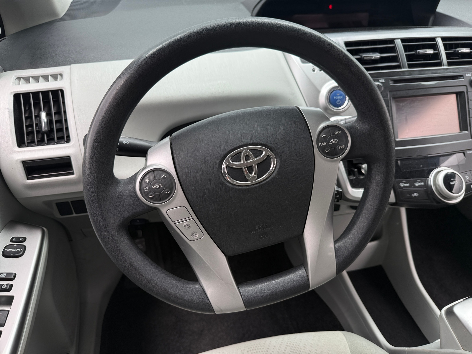 Thumbnail: 2012 Toyota Prius v - 5