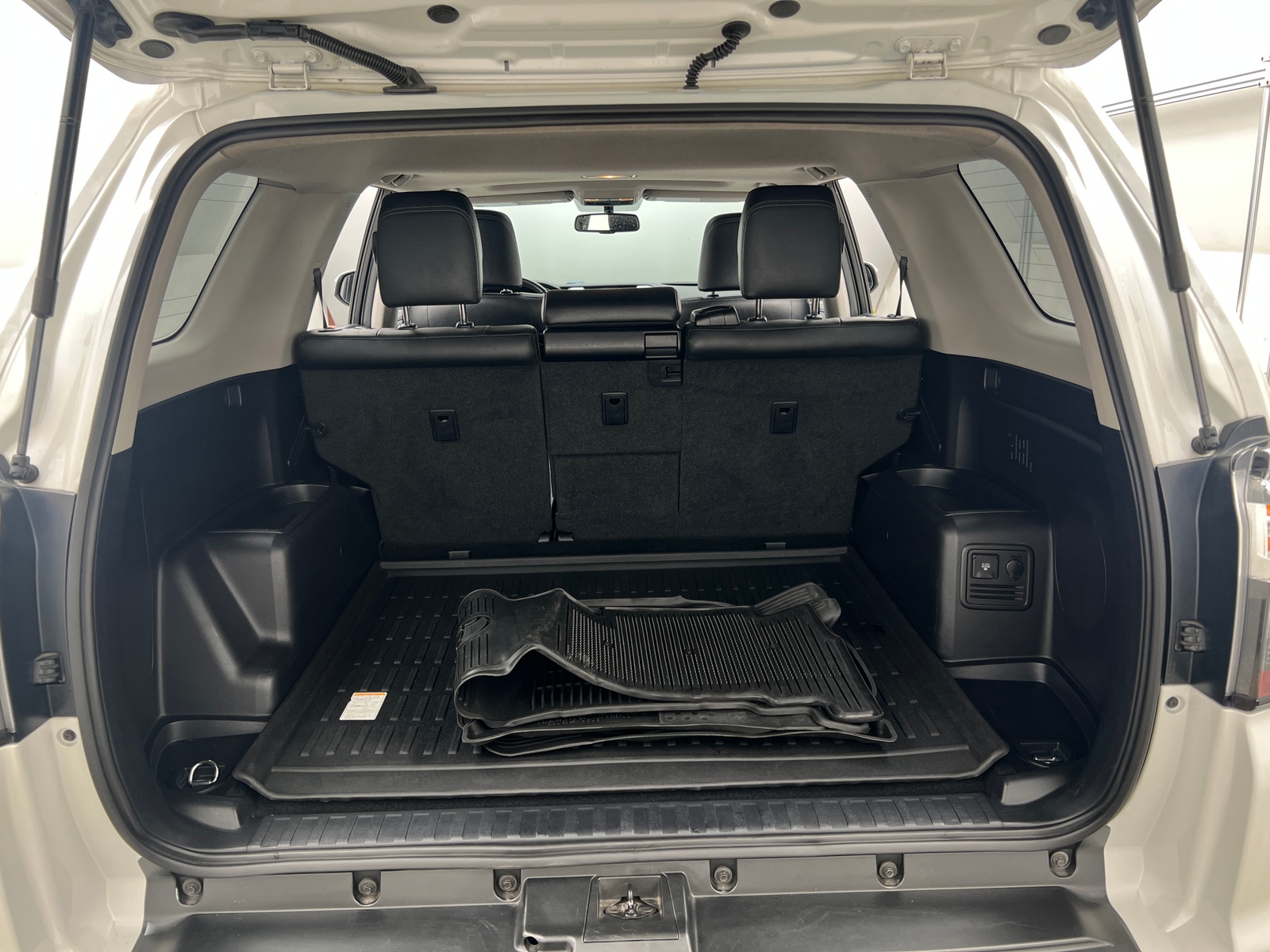 Thumbnail: 2016 Toyota 4Runner - 7