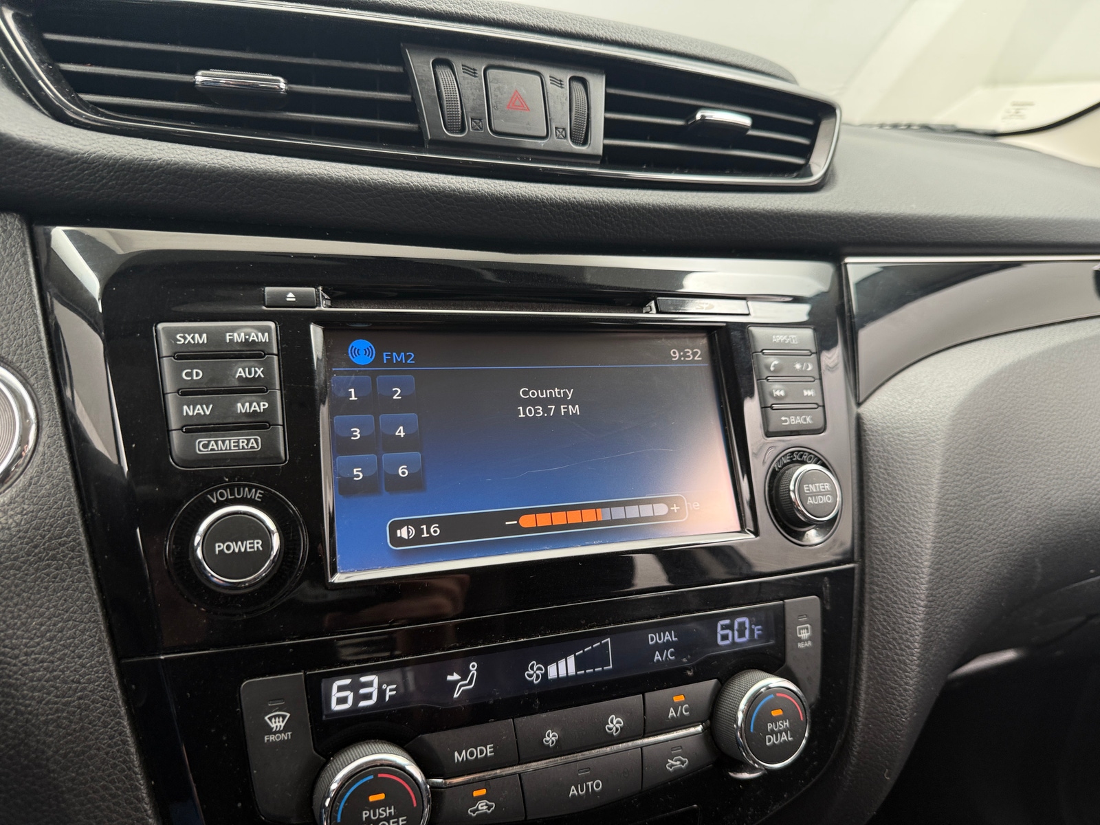 Thumbnail: 2018 Nissan Rogue Sport - 3