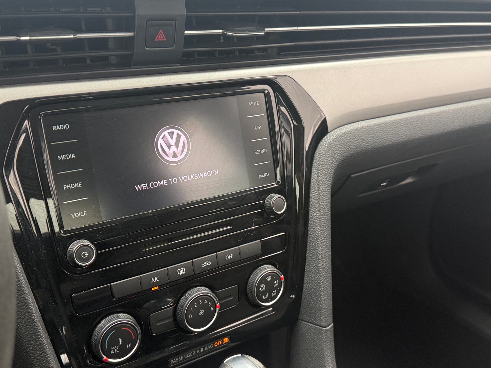 Thumbnail: 2021 Volkswagen Passat - 4