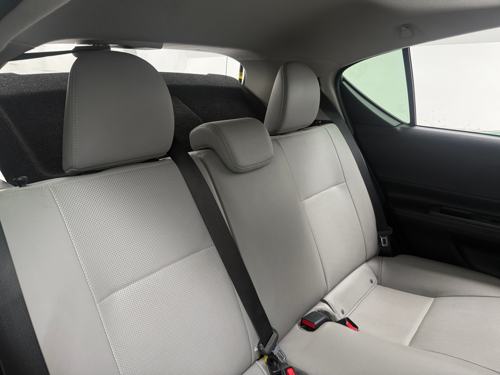 Thumbnail: 2018 Toyota Prius c - 6