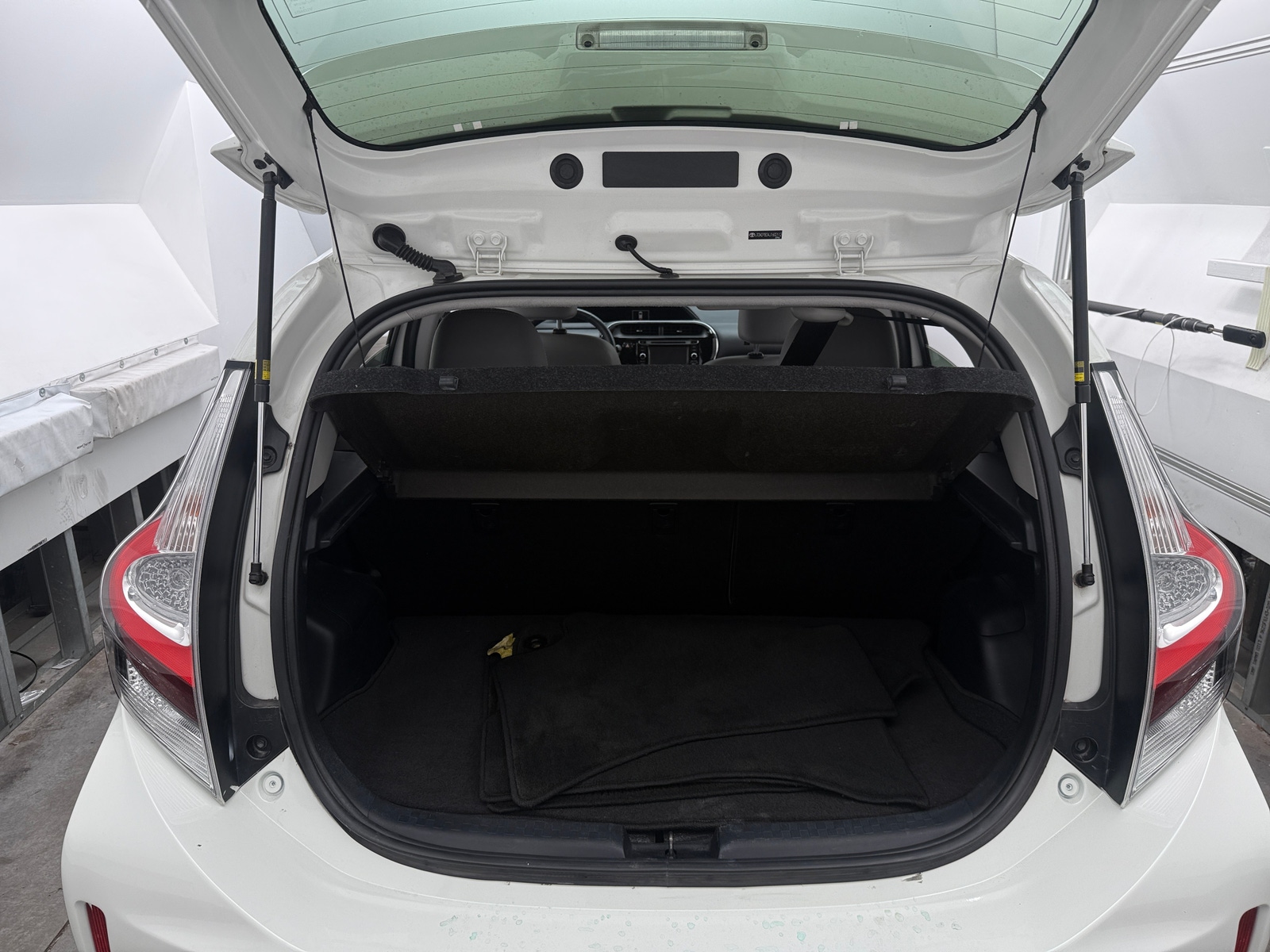Thumbnail: 2018 Toyota Prius c - 7