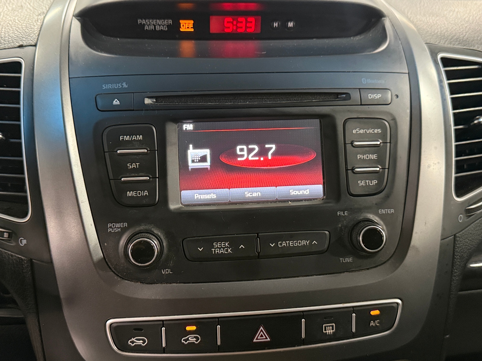 Thumbnail: 2015 Kia Sorento - 4