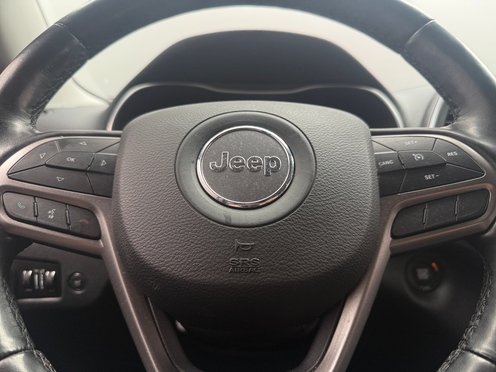 Thumbnail: 2020 Jeep Cherokee - 4