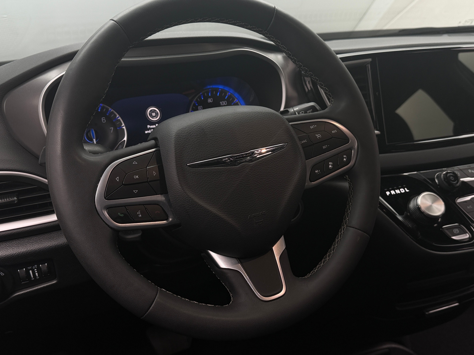 Thumbnail: 2025 Chrysler Pacifica - 4