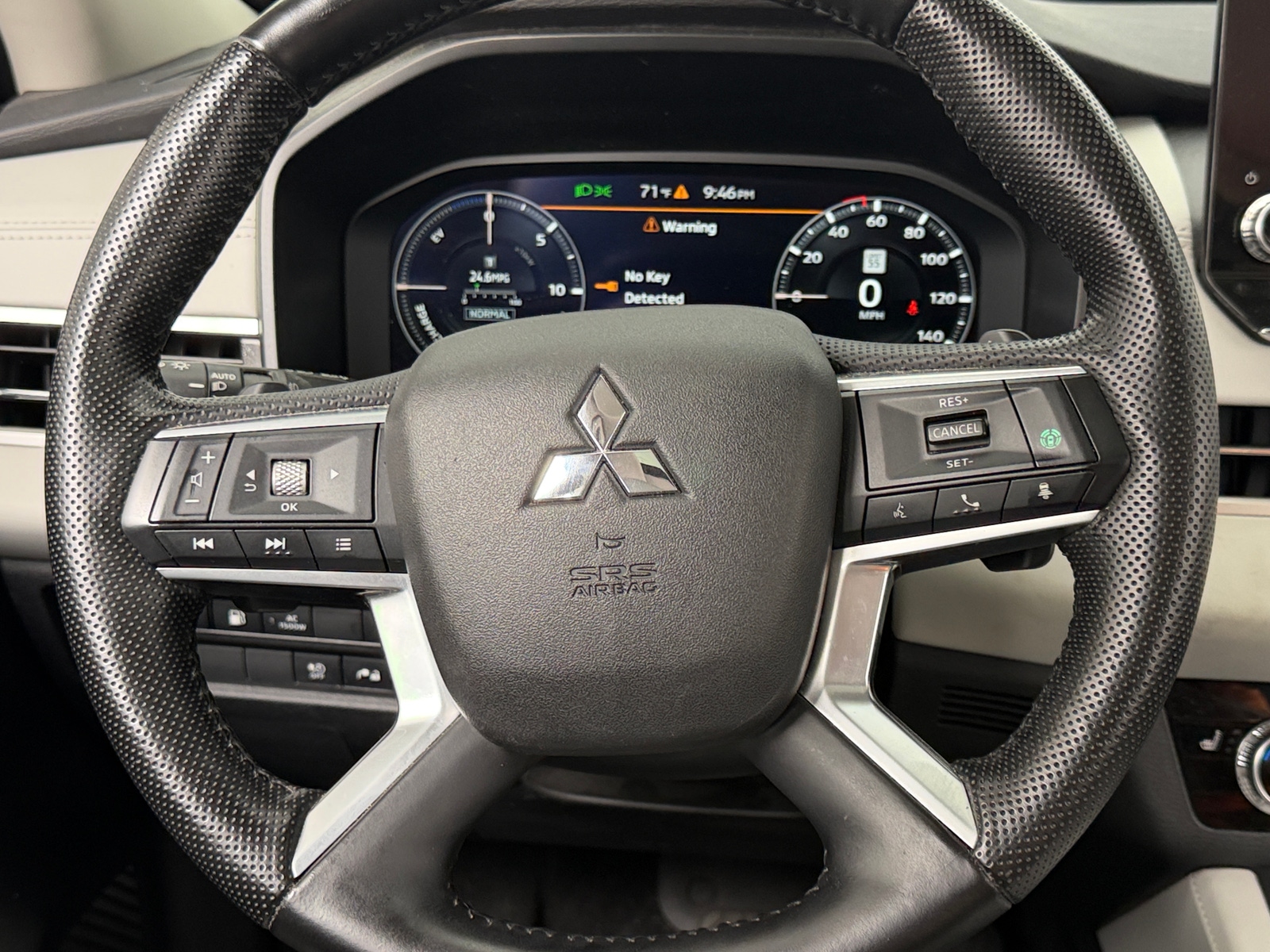 Thumbnail: 2023 Mitsubishi Outlander - 4