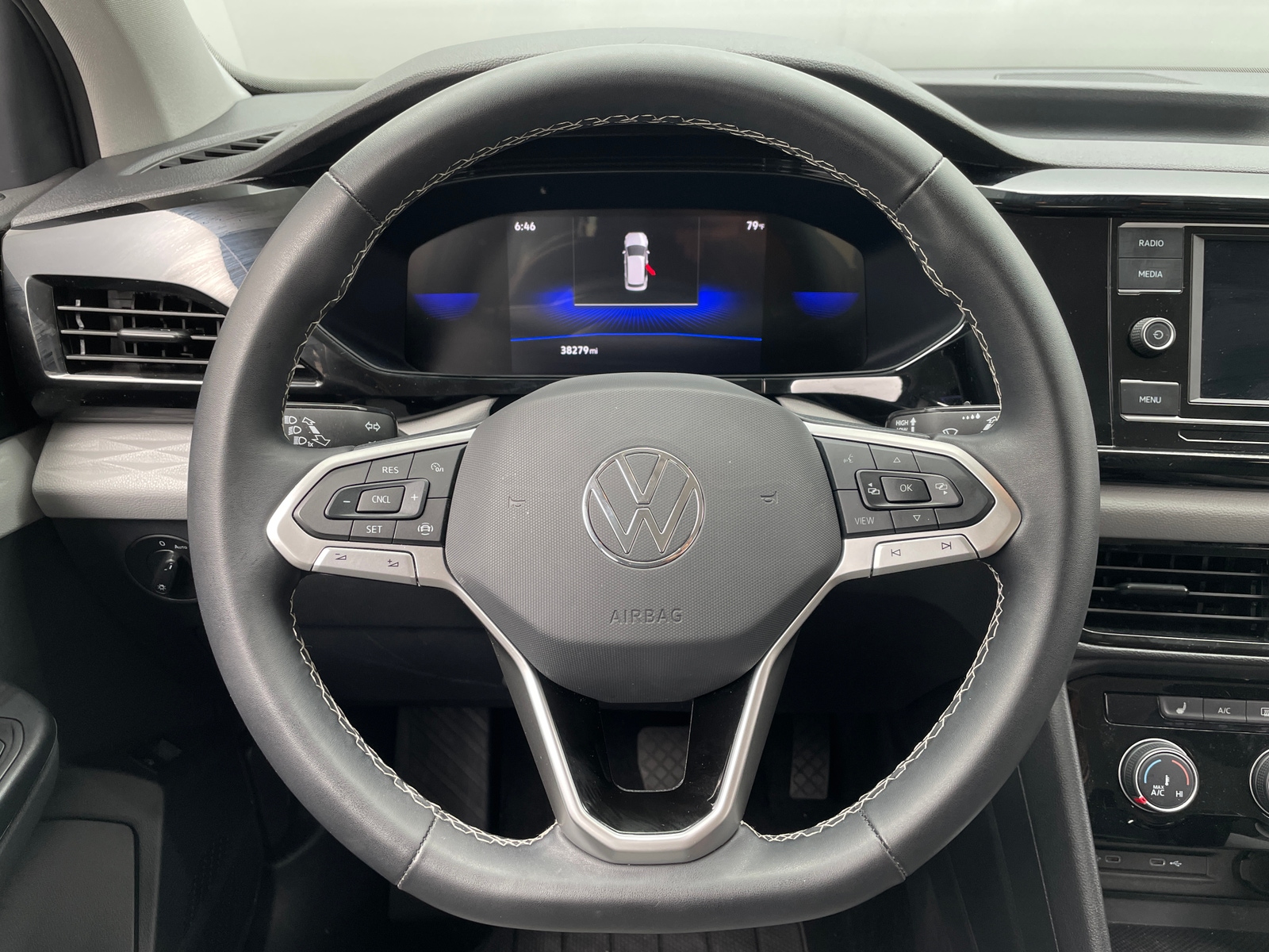 Thumbnail: 2023 Volkswagen Taos - 5