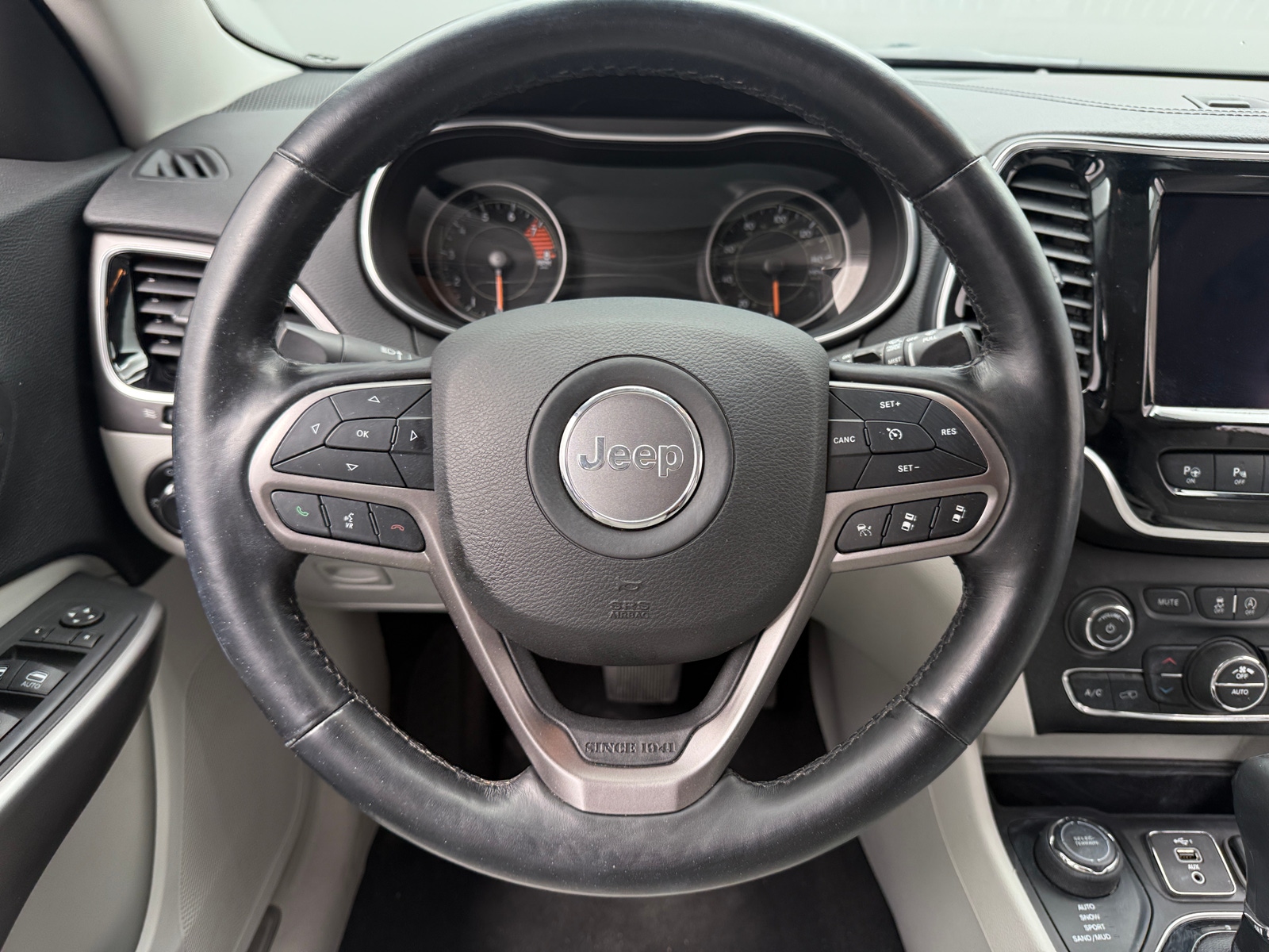 Thumbnail: 2021 Jeep Cherokee - 4