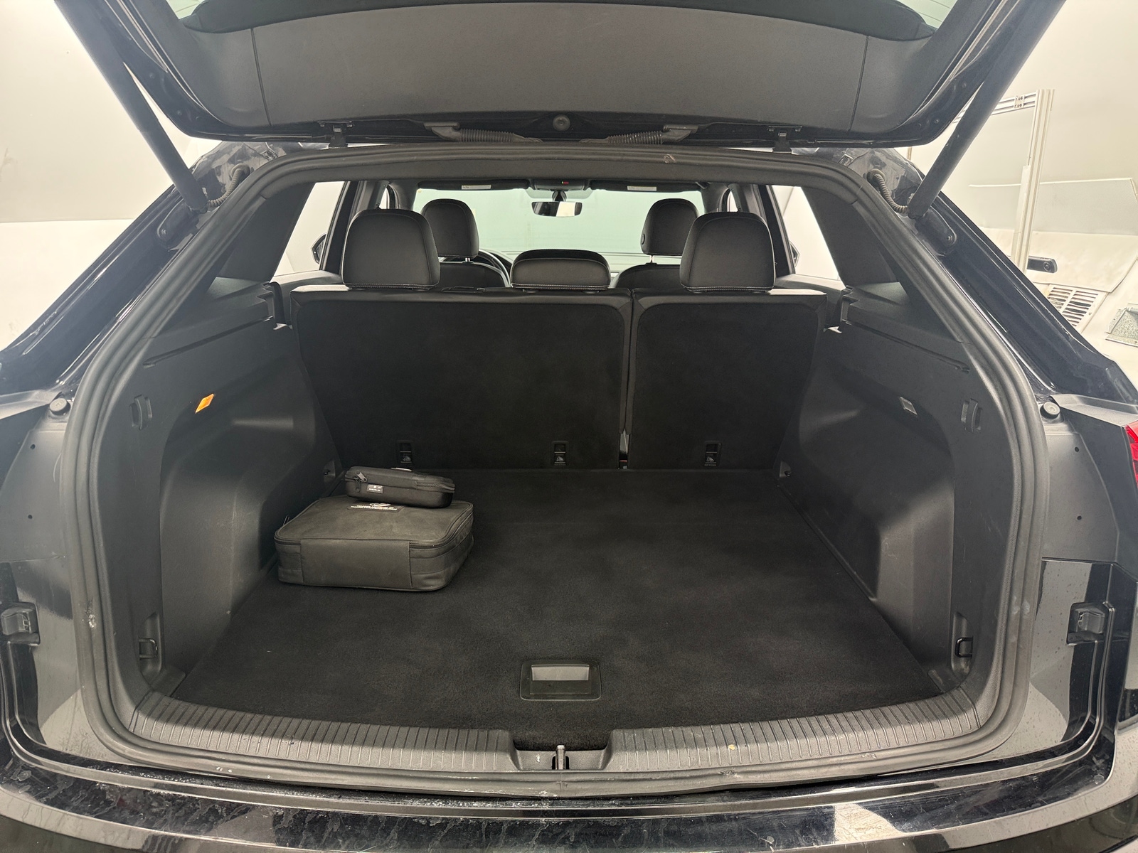 Thumbnail: 2021 Volkswagen Atlas - 6