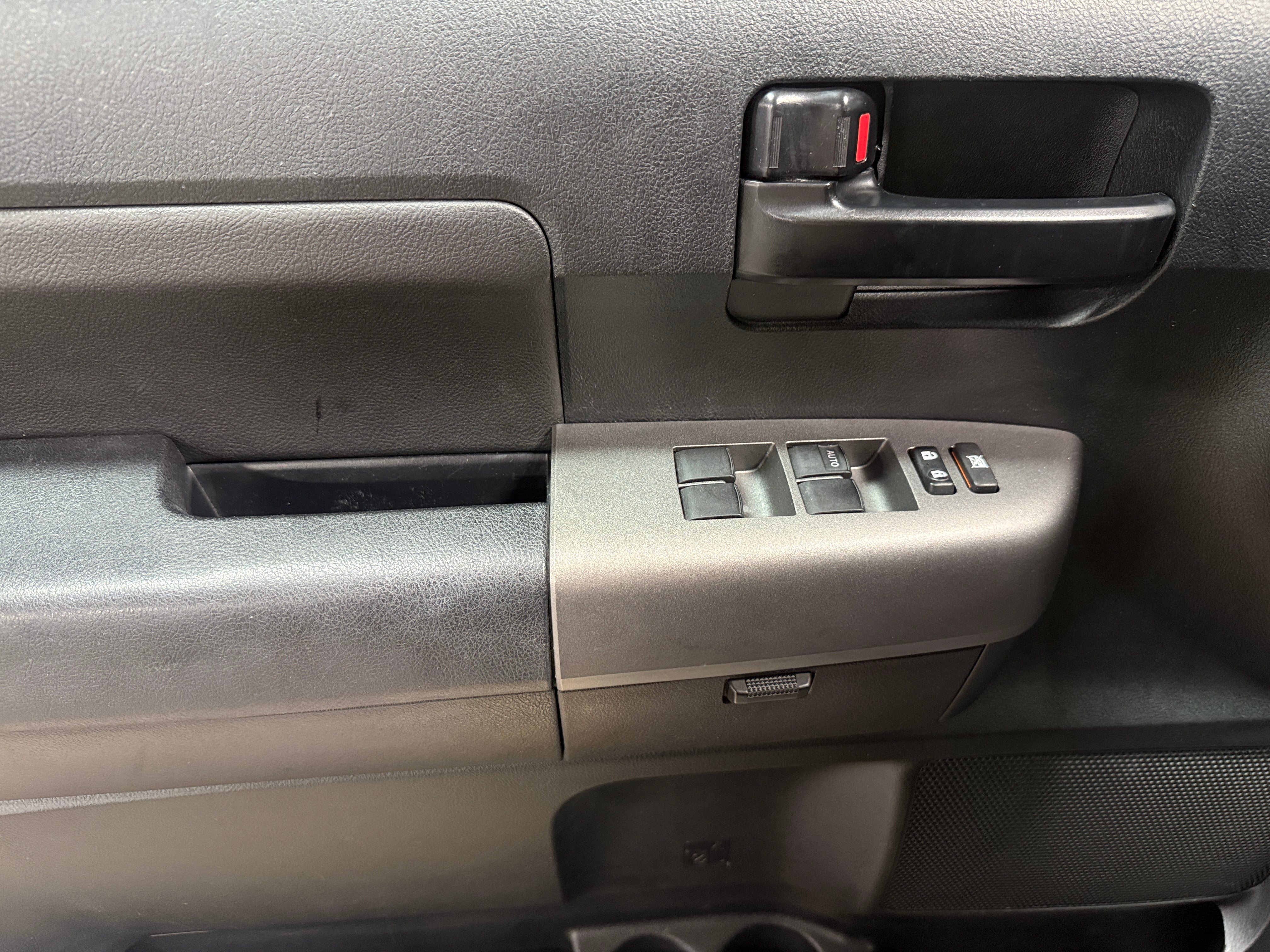 2011 Toyota Tundra Tundra Grade - Photo 2