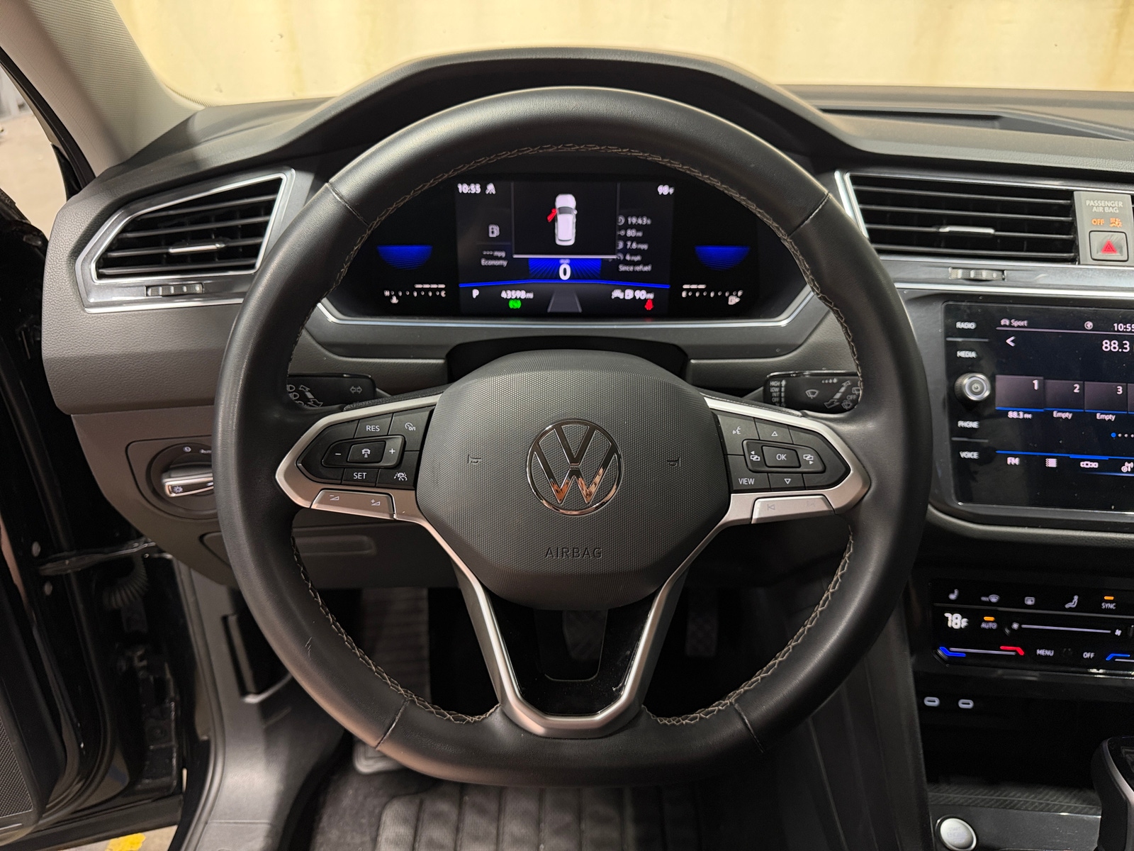 Thumbnail: 2022 Volkswagen Tiguan - 5