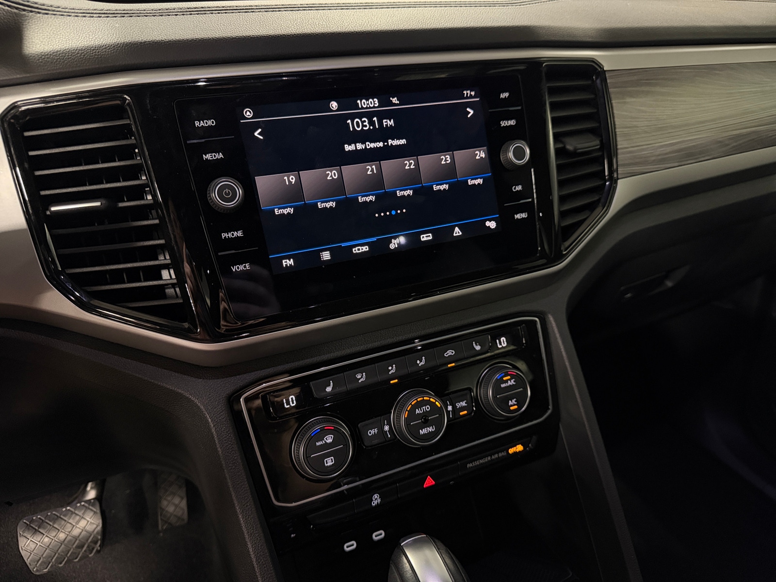 Thumbnail: 2023 Volkswagen Atlas - 3