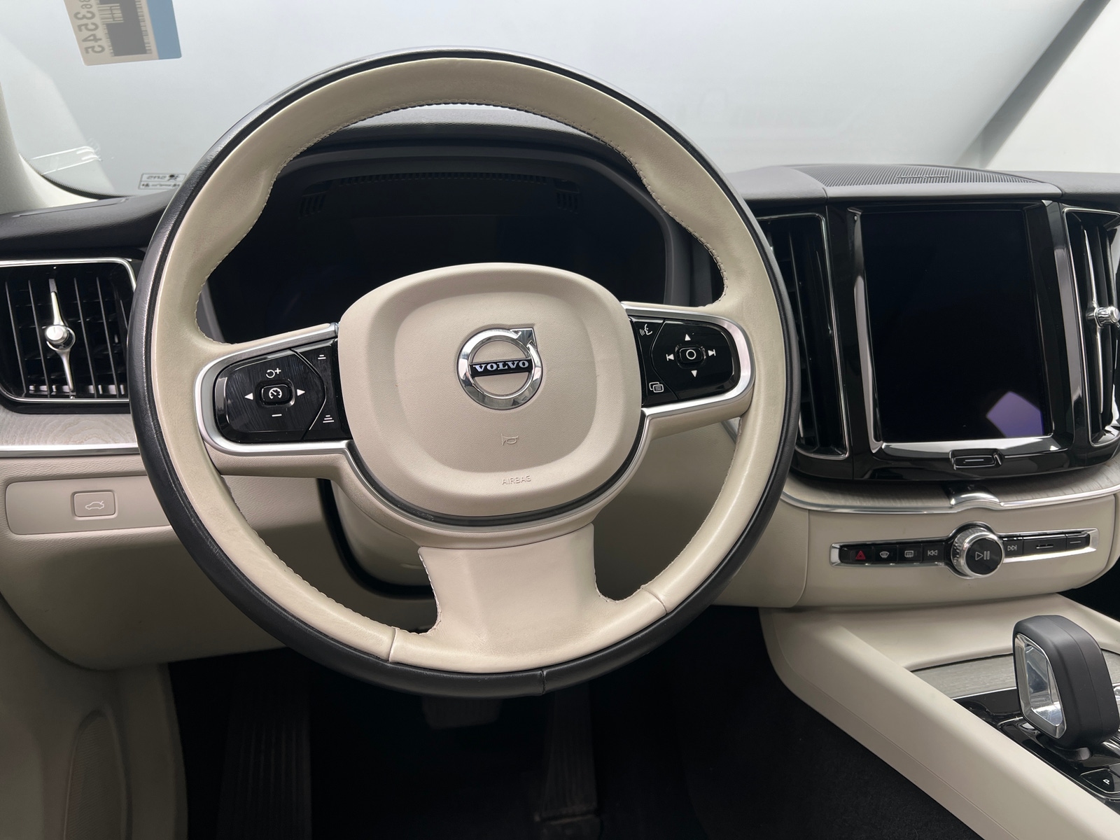 Thumbnail: 2023 Volvo XC60 - 4