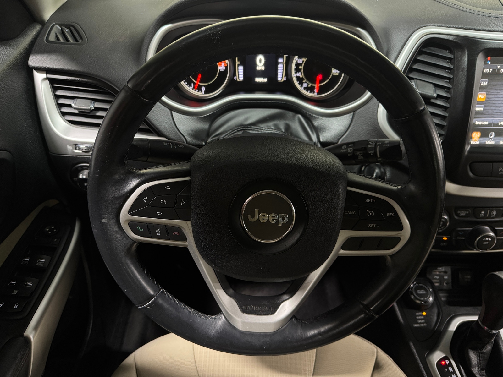 Thumbnail: 2017 Jeep Cherokee - 5
