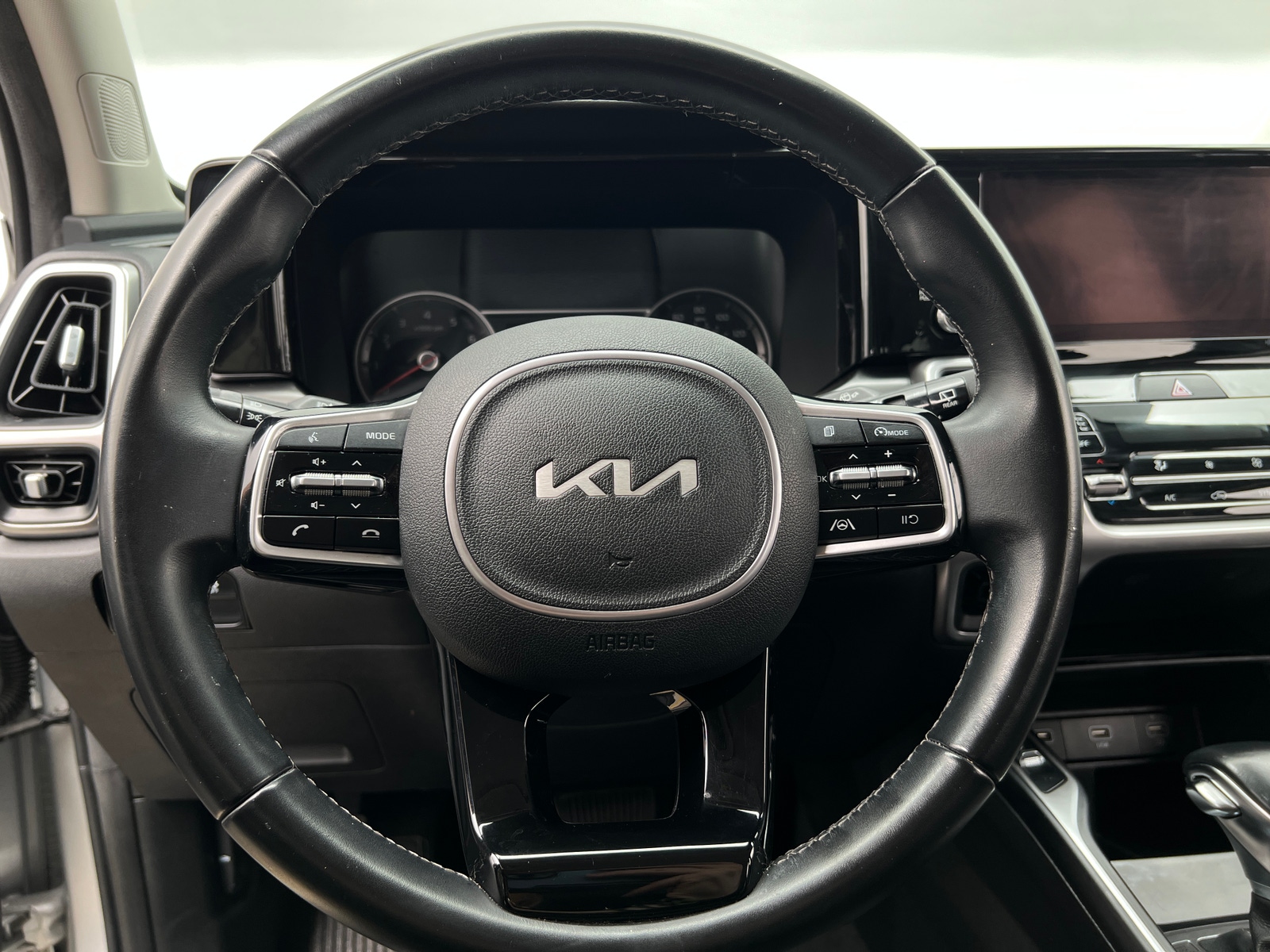 Thumbnail: 2022 Kia Sorento - 4