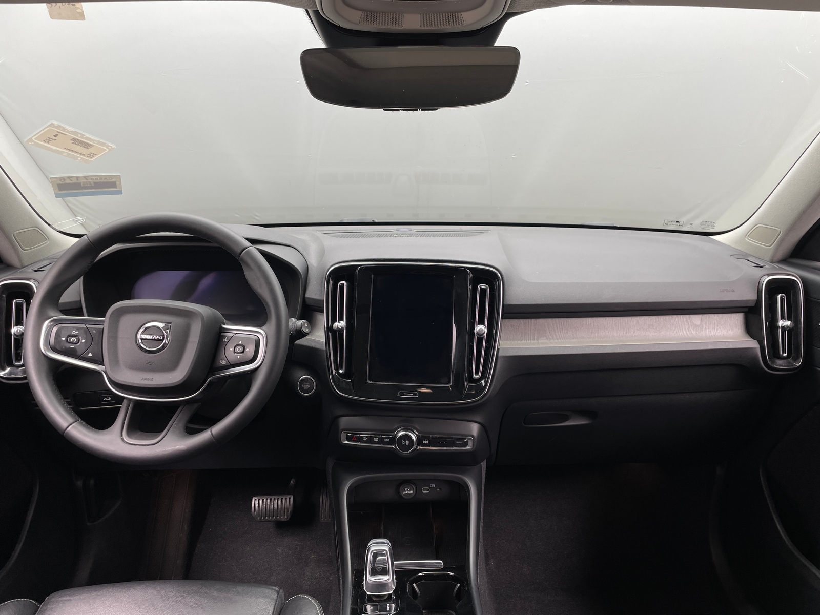 Thumbnail: 2024 Volvo XC40 - 2