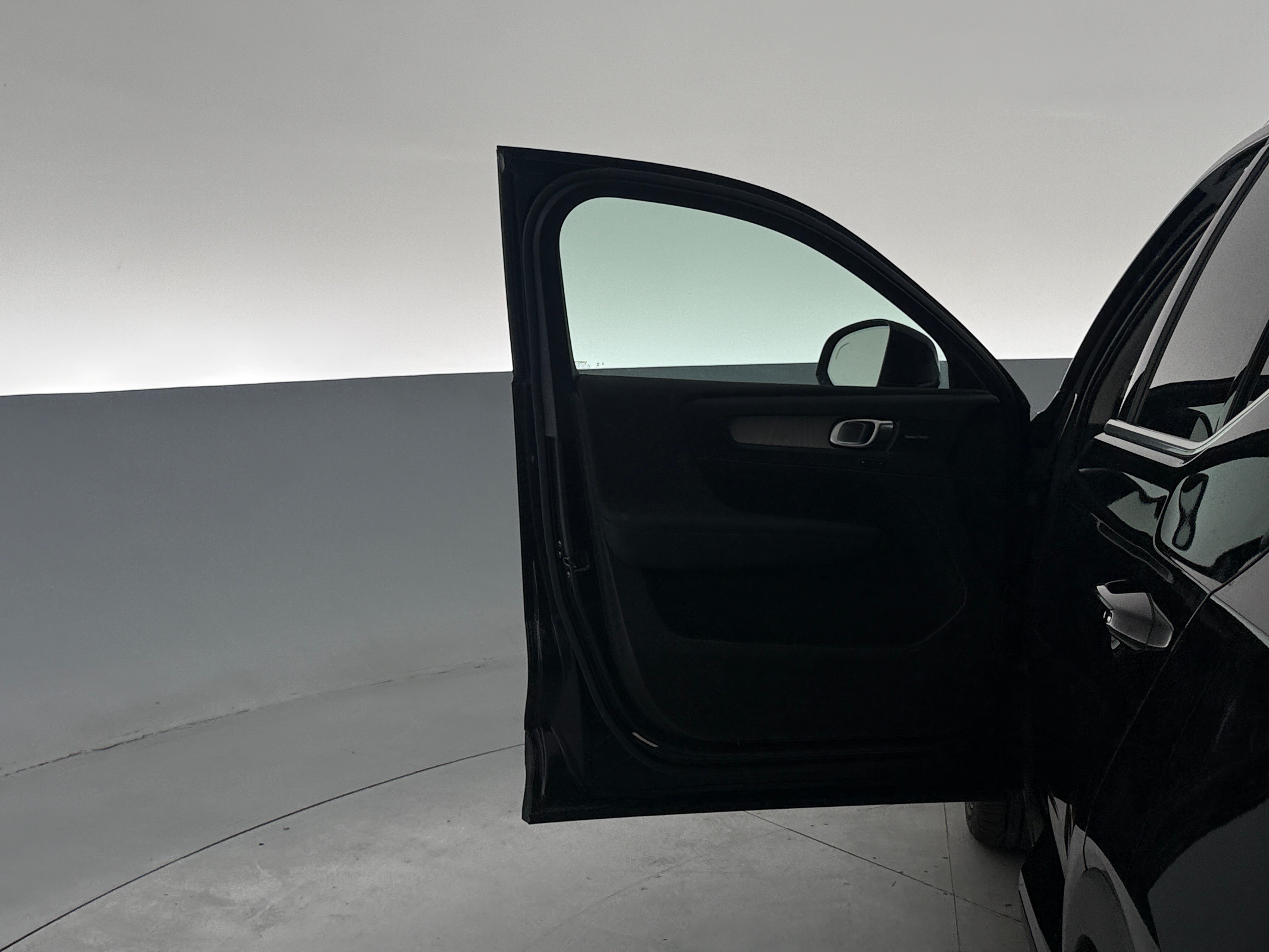 YV4L12UE4R2209624