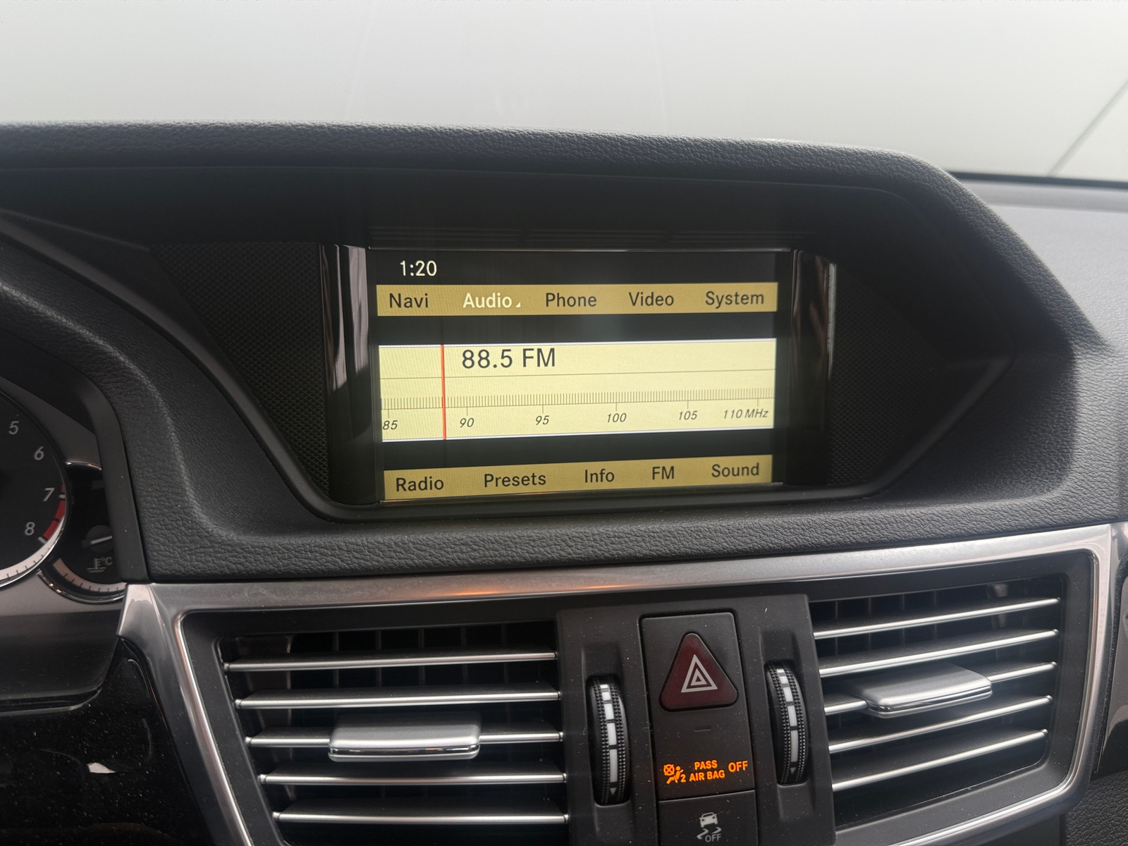 Thumbnail: 2010 Mercedes-Benz E-Class - 3