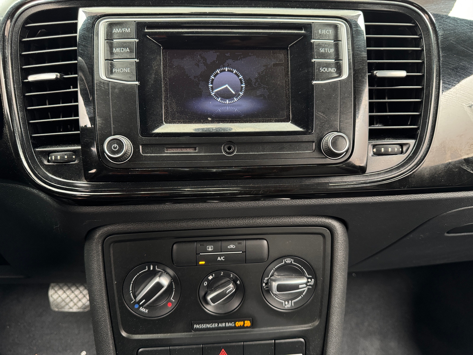 Thumbnail: 2016 Volkswagen Beetle - 4