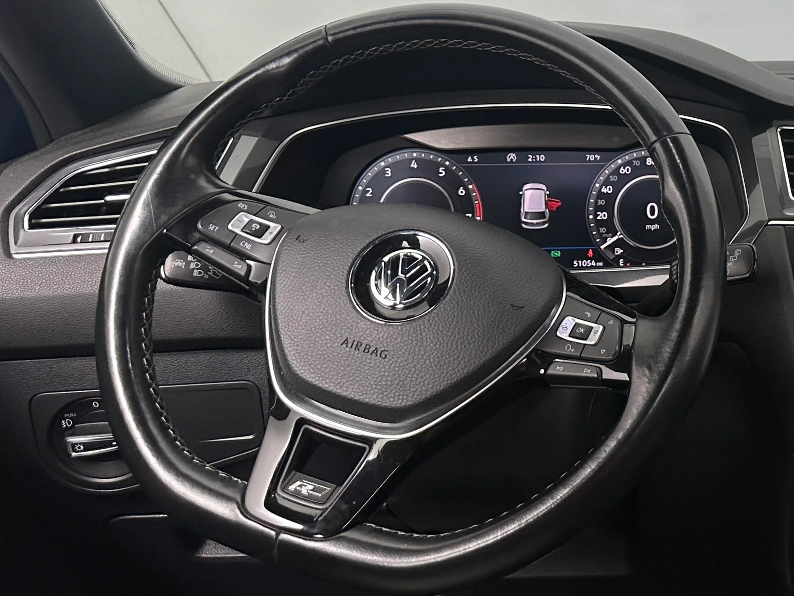 Thumbnail: 2018 Volkswagen Tiguan - 4