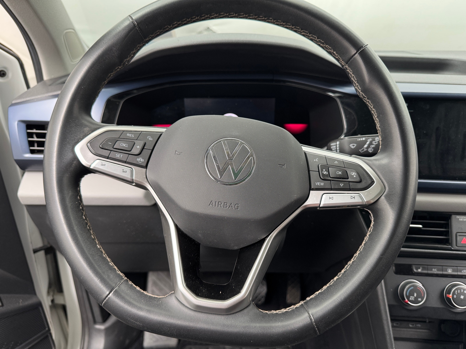 Thumbnail: 2022 Volkswagen Taos - 4