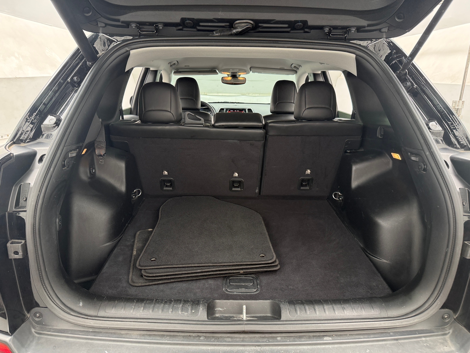 Thumbnail: 2019 Jeep Cherokee - 6