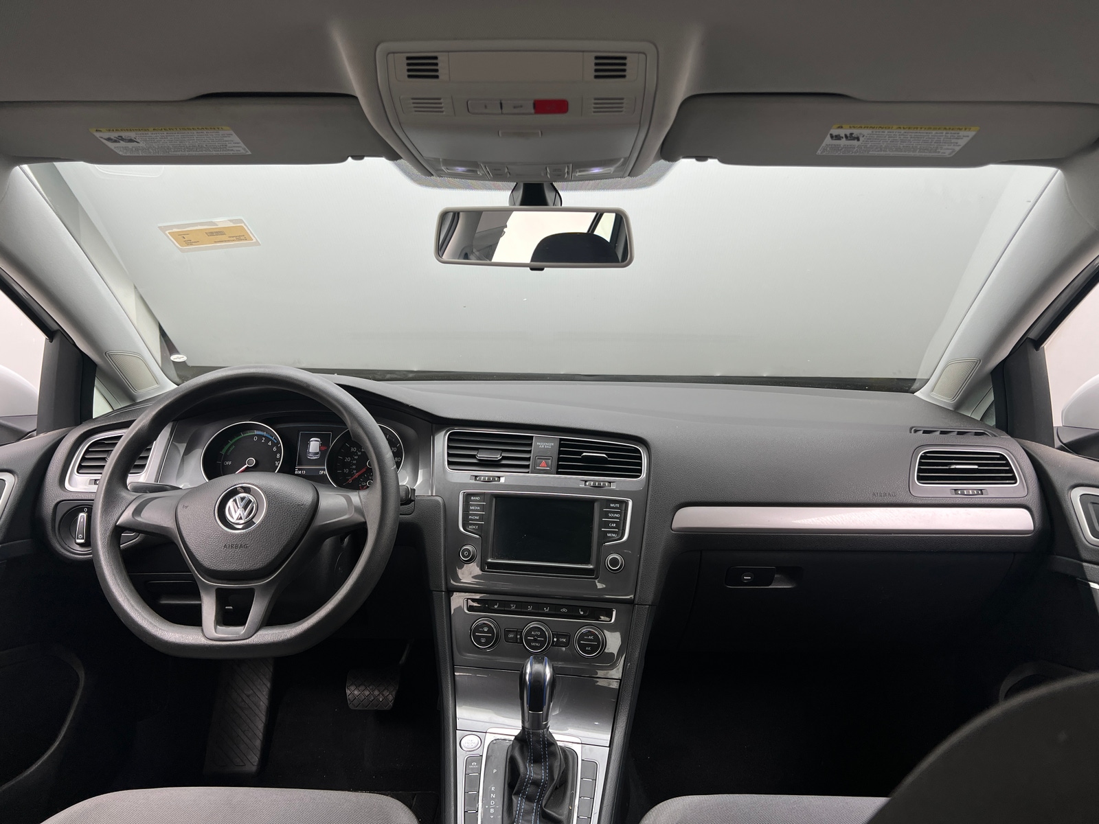 Thumbnail: 2016 Volkswagen e-Golf - 3