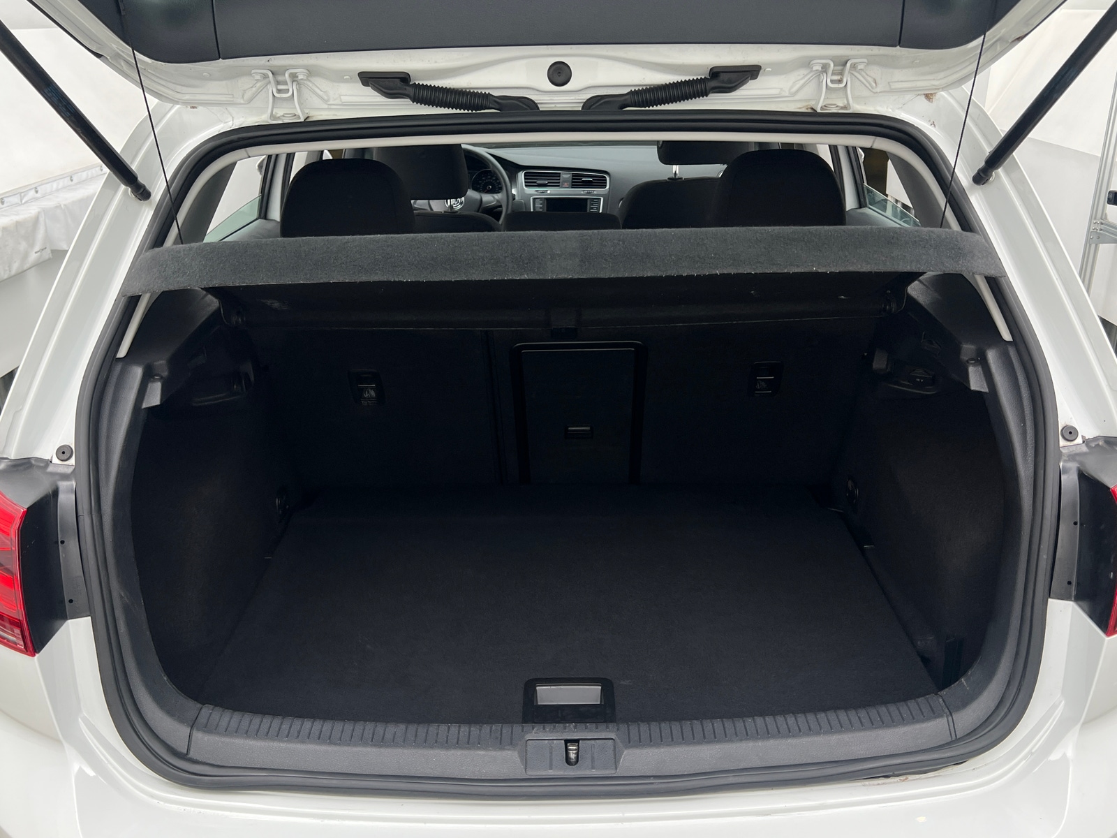 Thumbnail: 2016 Volkswagen e-Golf - 7
