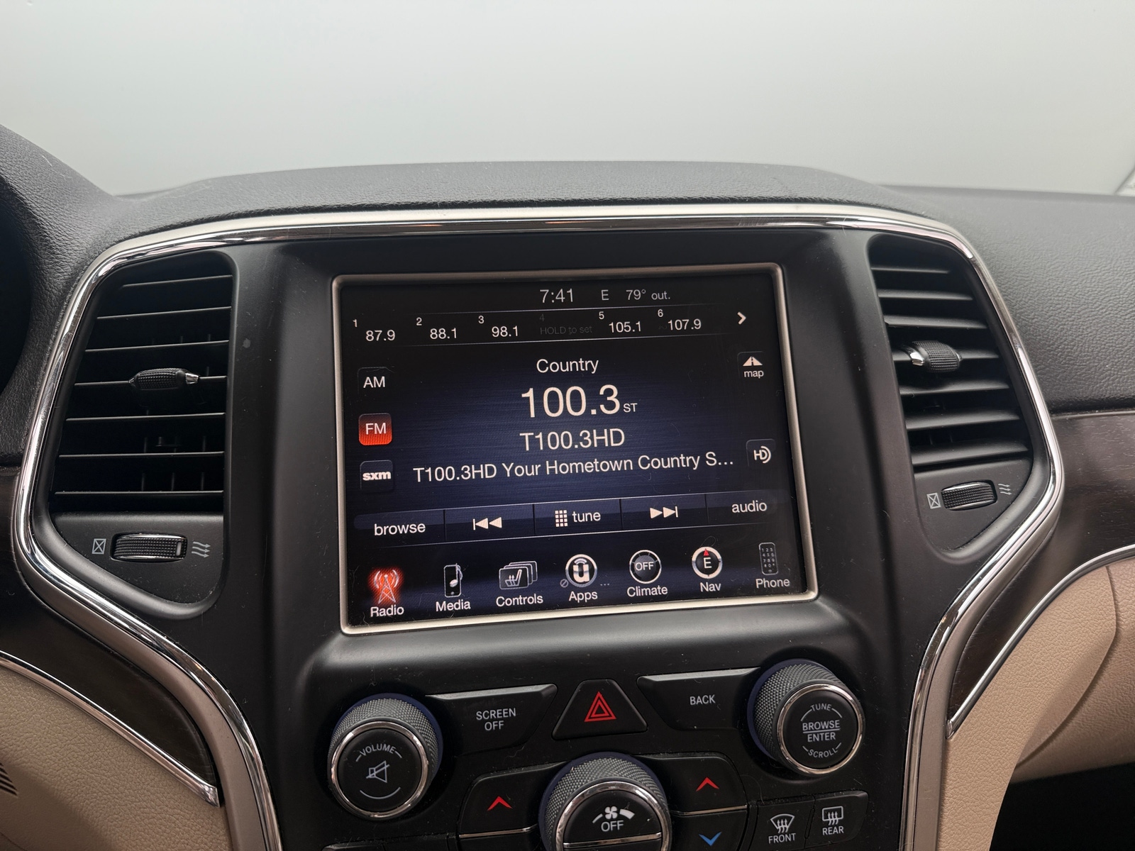 Thumbnail: 2015 Jeep Grand Cherokee - 3
