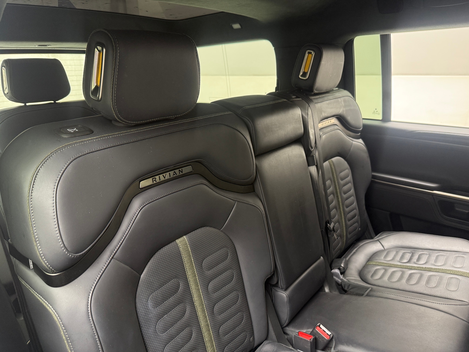 Thumbnail: 2024 Rivian R1S - 5