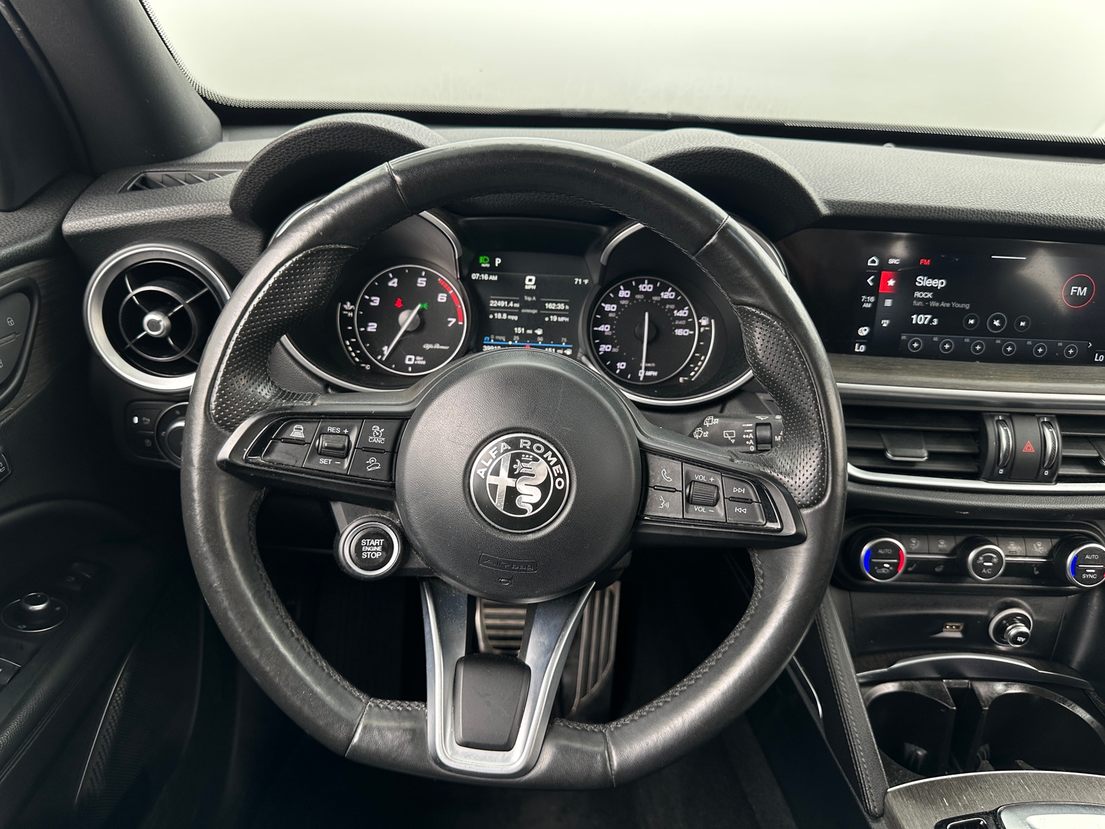 Thumbnail: 2023 Alfa Romeo Stelvio - 4