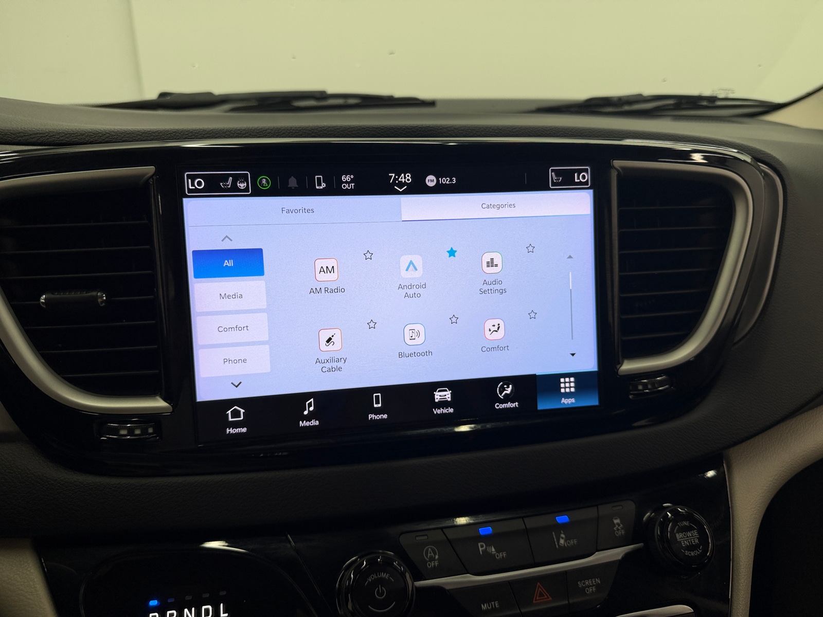 Thumbnail: 2024 Chrysler Pacifica - 3