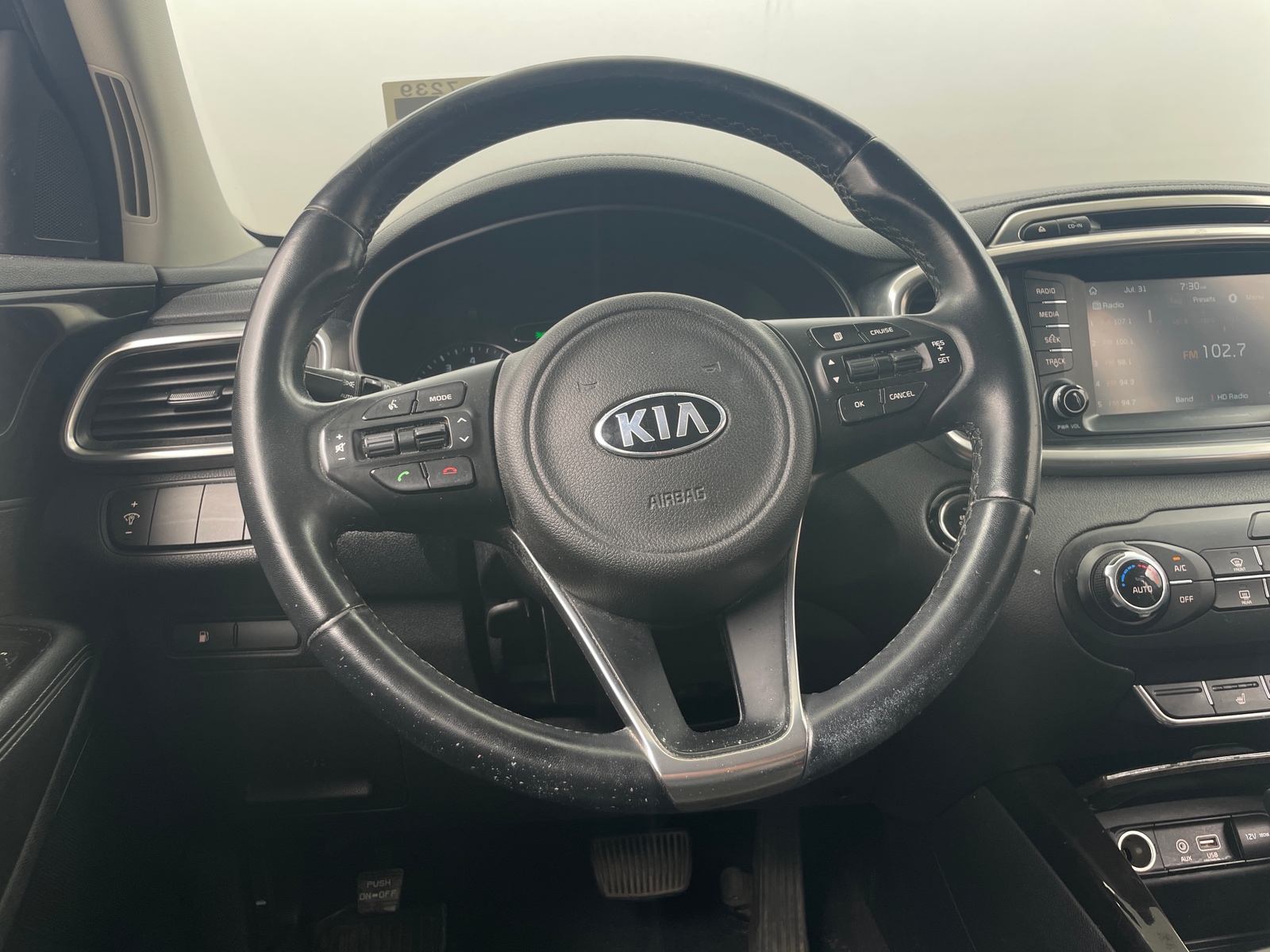 Thumbnail: 2017 Kia Sorento - 4