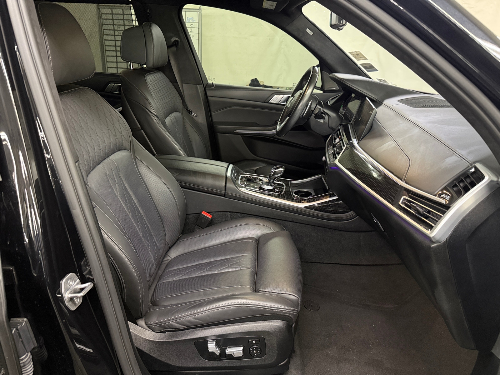 Thumbnail: 2022 BMW X7 - 2
