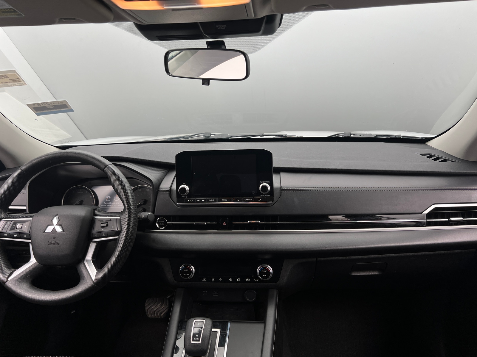 Thumbnail: 2023 Mitsubishi Outlander - 3