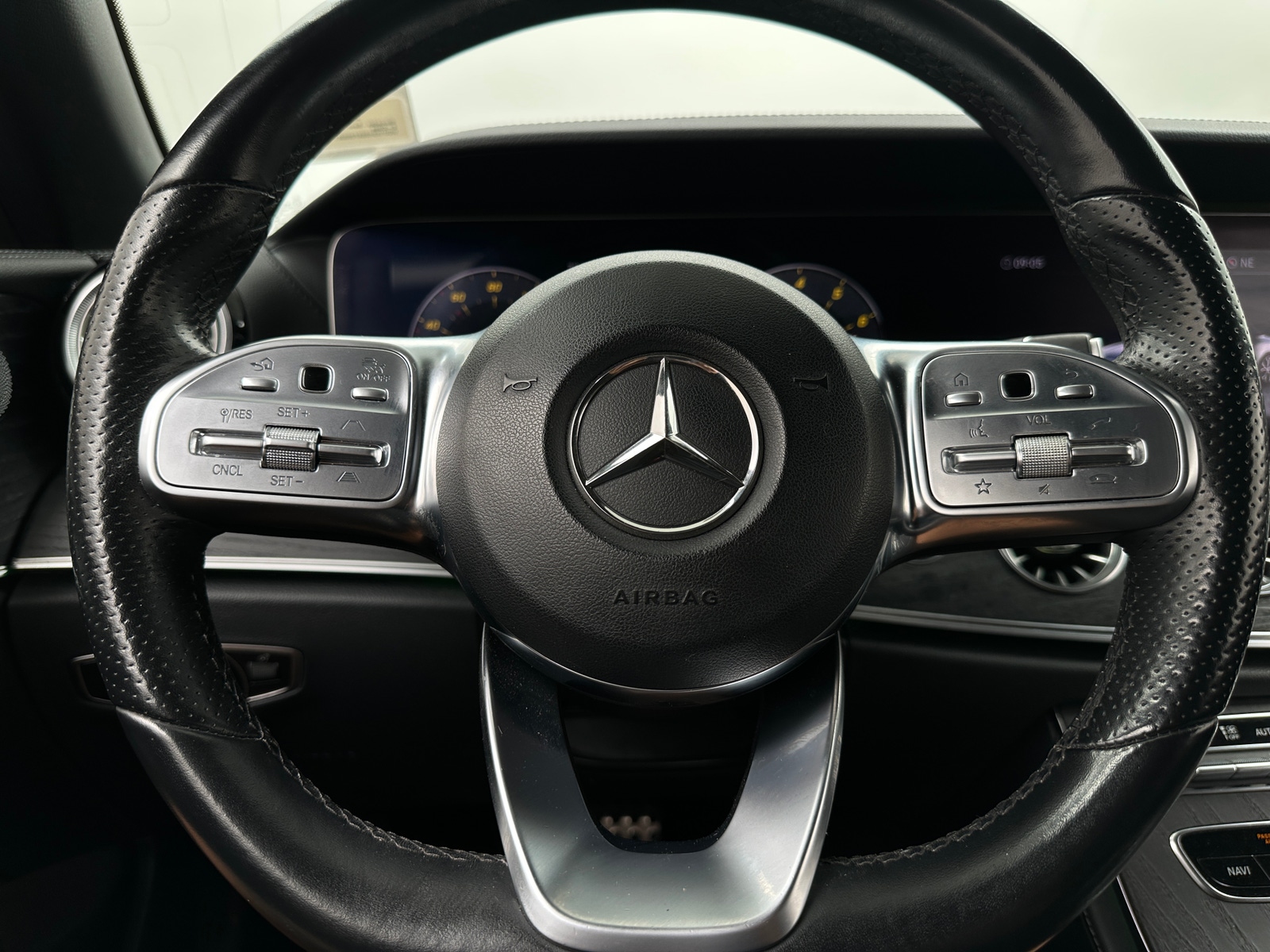 Thumbnail: 2019 Mercedes-Benz E-Class - 4