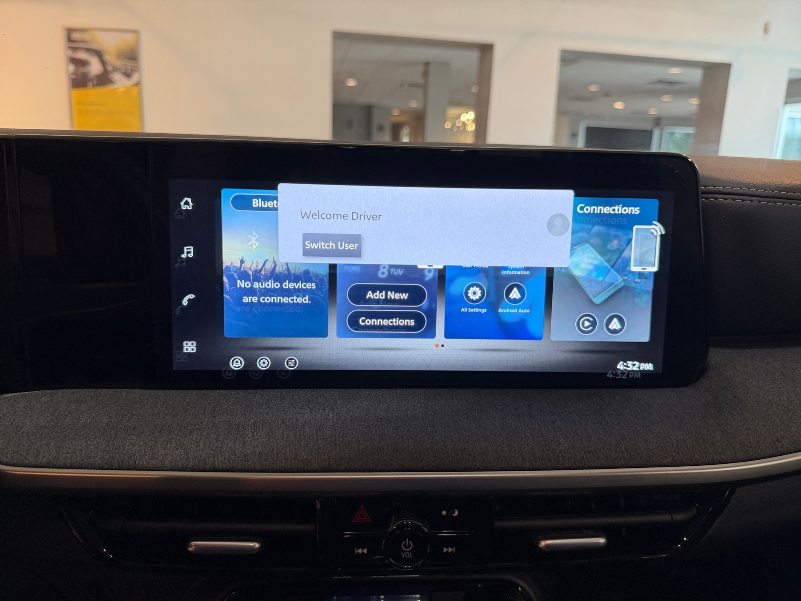 Thumbnail: 2026 Nissan Kicks - 4