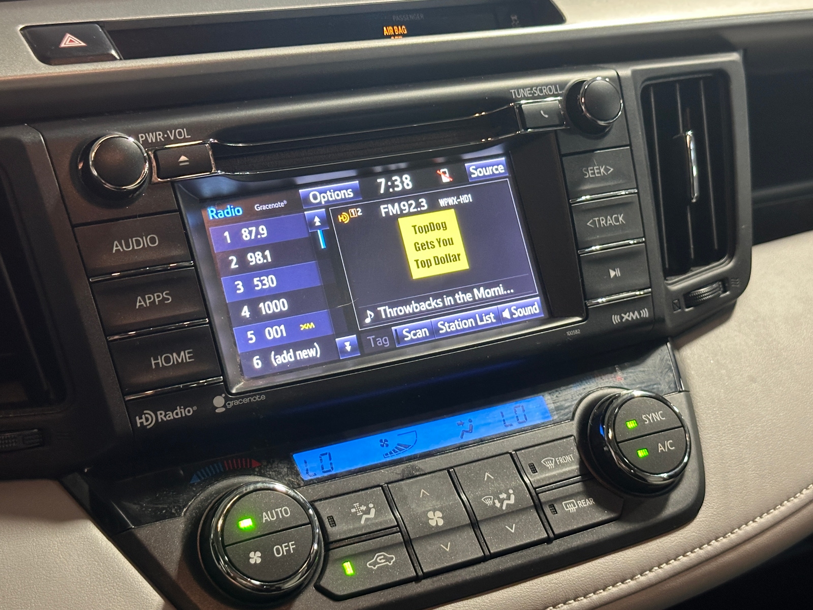 Thumbnail: 2016 Toyota RAV4 - 4